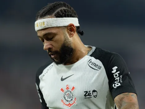 Memphis Depay detona gramado e ironiza atuação da arbitragem