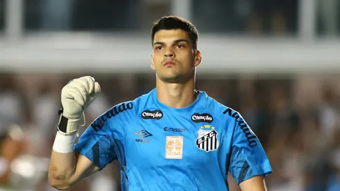 Gabriel Brazão durante partida do Peixe na Vila