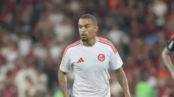 Alerrandro em ação no empate contra o Flamengo