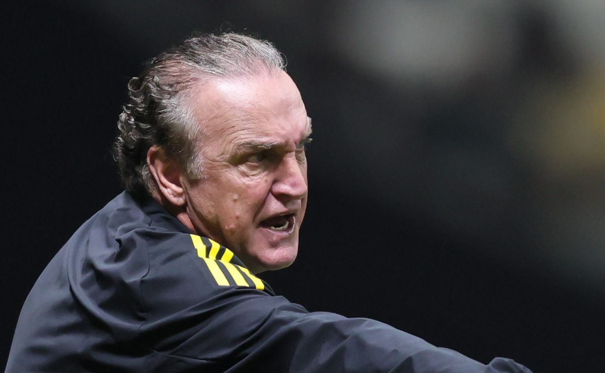 Cuca tem duas propostas em mãos para voltar ao futebol e prioriza trabalhar fora do Brasil