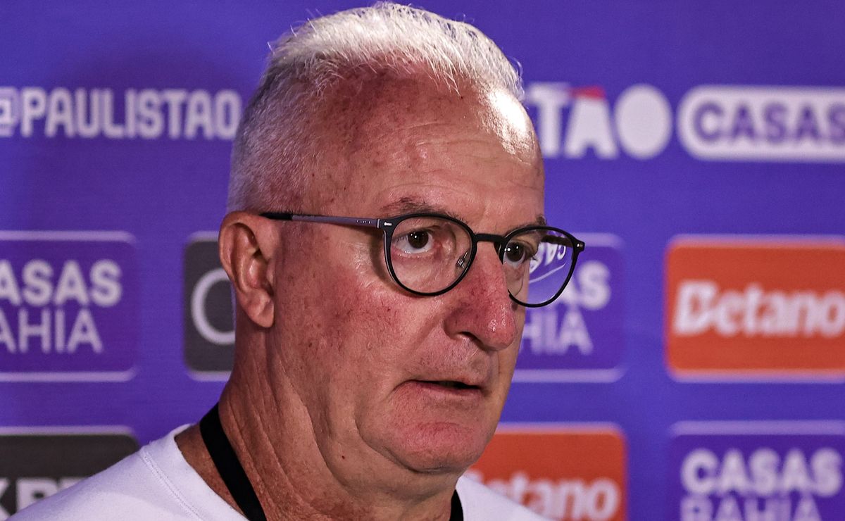 Dorival Júnior alerta sobre excesso de estrangeiros no futebol brasileiro e pede redução: “Pagaremos um preço alto”