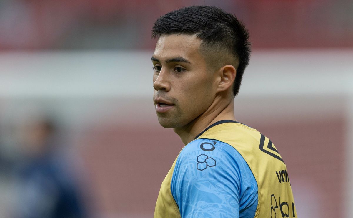 Vasco recusa troca por Paulo Henrique, mas estuda Aravena em negócio separado com o Grêmio