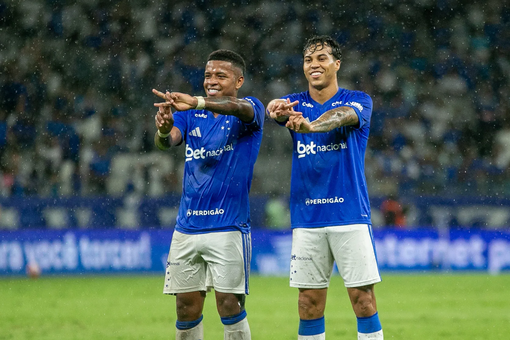 MG – BELO HORIZONTE – 08/02/2026 – MINEIRO 2026, CRUZEIRO X AMERICA-MG – Kaio Jorge jogador do Cruzeiro comemora seu gol durante partida contra o America-MG no estadio Mineirao pelo campeonato Mineiro 2026. Foto: Fernando Moreno/AGIF