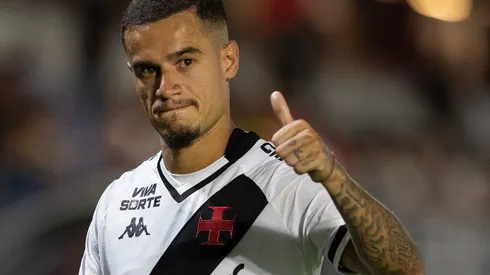 SP – BRAGANCA PAULISTA – 26/10/2025 – BRASILEIRO A 2025, BRAGANTINO X VASCO – Coutinho, Jogador do Vasco comemora vitoria ao final da partida contra o Bragantino no estadio Cicero De Souza Marques pelo campeonato Brasileiro A 2025. Foto: Joisel Amaral/AGIF