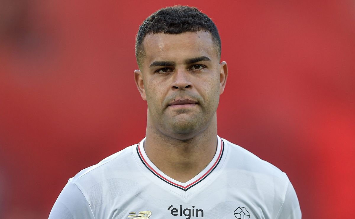 Rui Costa explica negociação frustrada entre São Paulo e Corinthians: “Não vou dar o Alisson de graça”