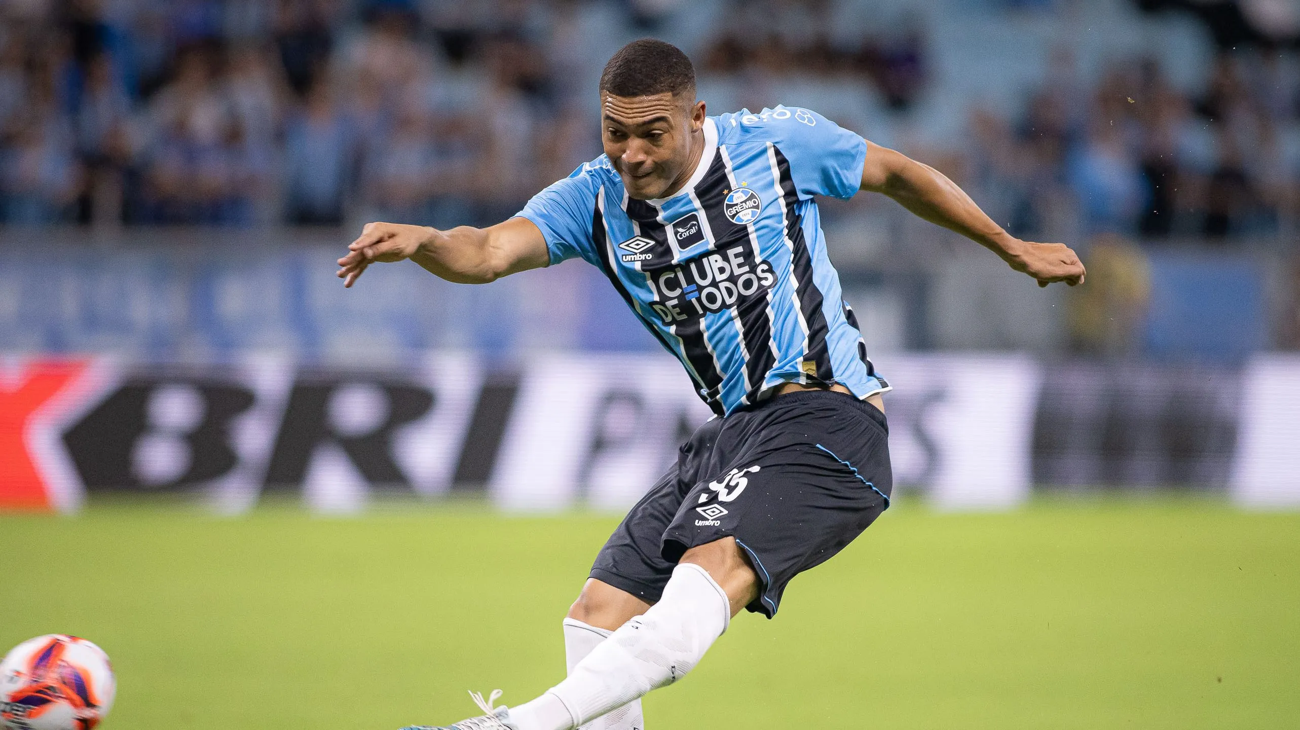 Carlos Vinicius no Grêmio. Foto: Maxi Franzoi/AGIF