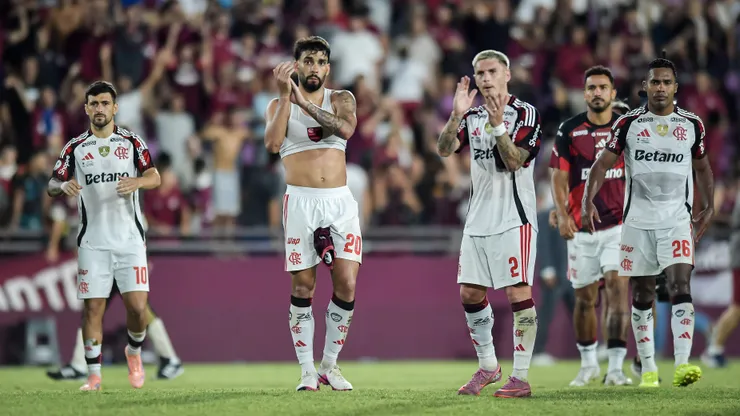Jogadores do Fla lamentando após o apito final