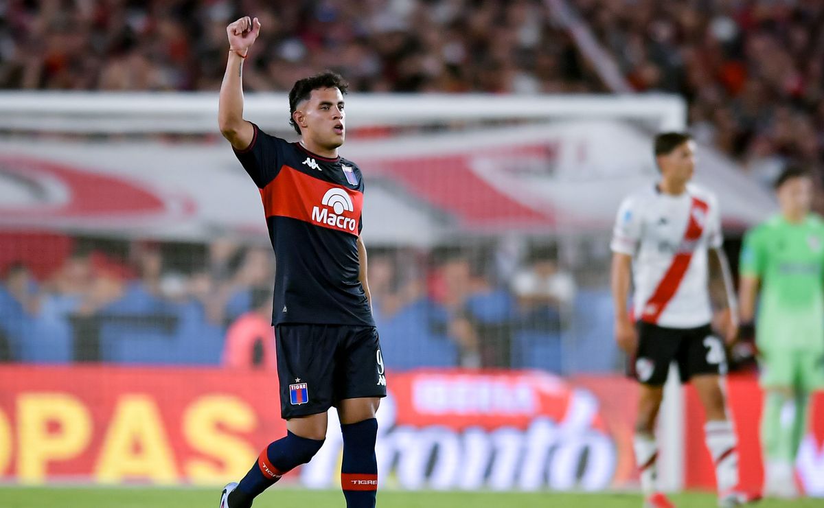 Flamengo surpreende o mercado e contata David Romero, centroavante de 22 anos do Tigre-ARG