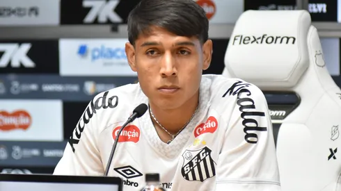 Zagueiro tem o futuro incerto – Foto: Jota Erre/AGIF.