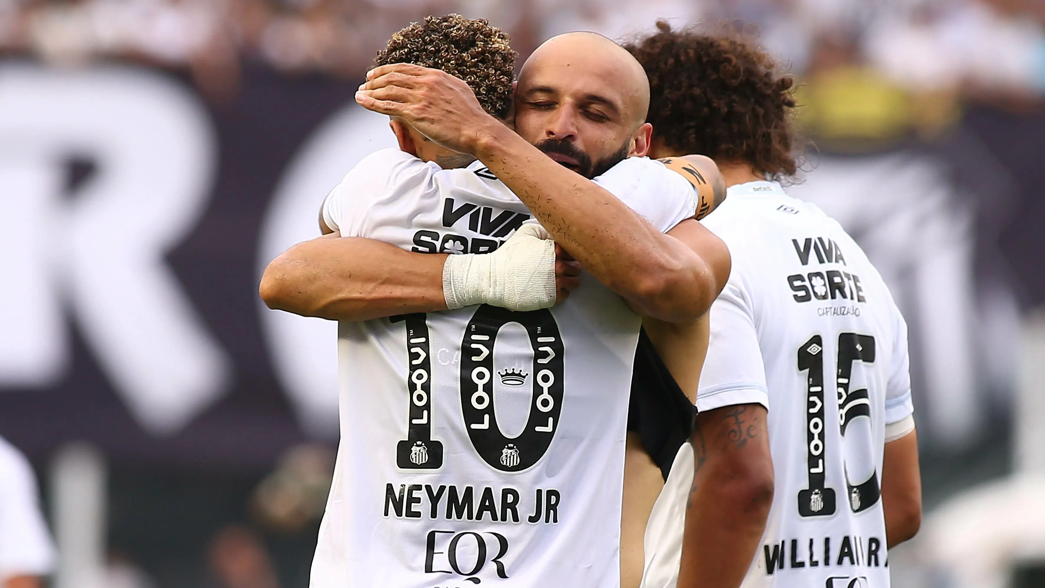 Thaciano deixou transparecer que tem ótima relação com Neymar - Foto: Mauricio De Souza/AGIF.