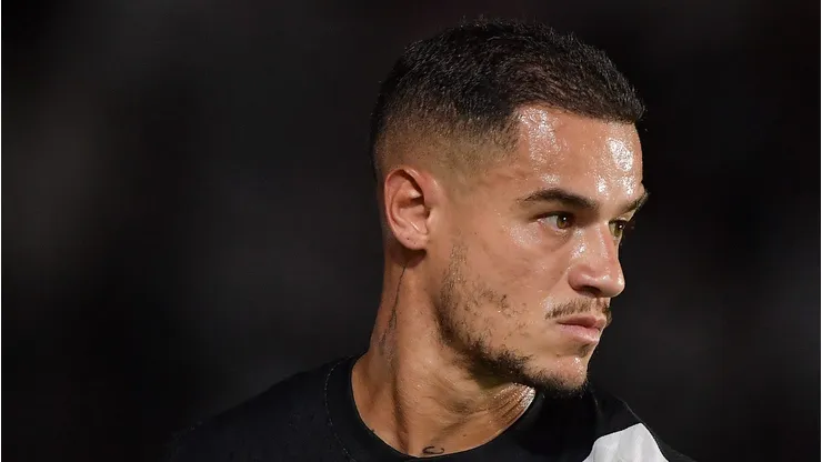 Coutinho em campo com a camisa do Cruz-Maltino.
