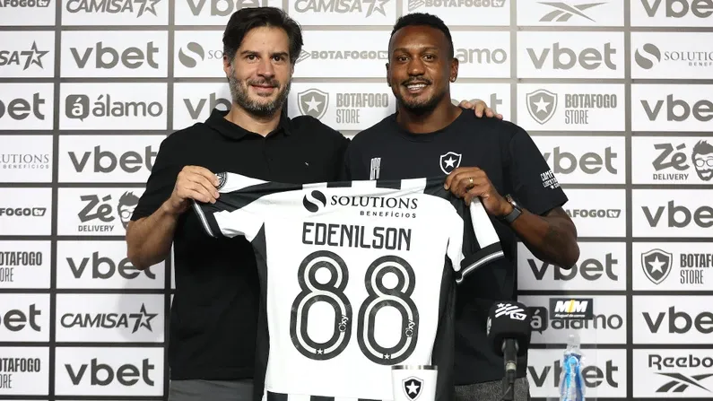 Edenilson em apresentação. Foto: Vítor Silva/Botafogo