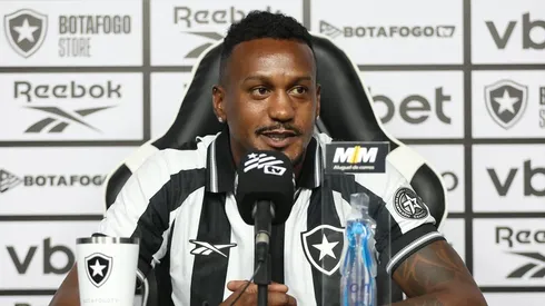 Edenilson em apresentação. Foto: Vítor Silva/Botafogo