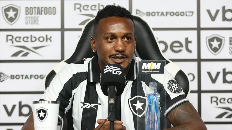 Edenilson em apresentação. Foto: Vítor Silva/Botafogo