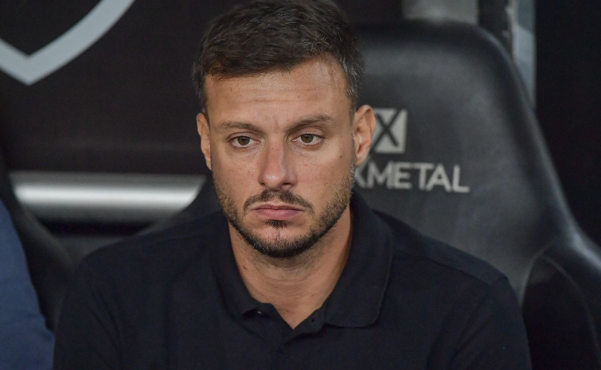 Anselmi elogia jogadores após derrota e confia em virada do Botafogo: “Obviamente será bem diferente”