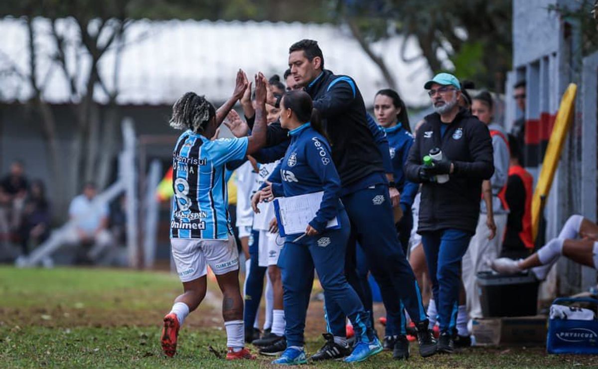Grêmio desliga três profissionais do futebol feminino e anuncia mudanças no departamento