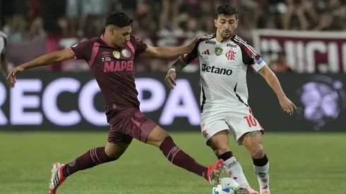 Arrascaeta em ação em Lanús x Flamengo pela Recopa Sul-Americana (Foto: JUAN MABROMATA / AFP