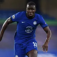 Remo contata ex-zagueiro do Chelsea e monitora a situação de Zouma