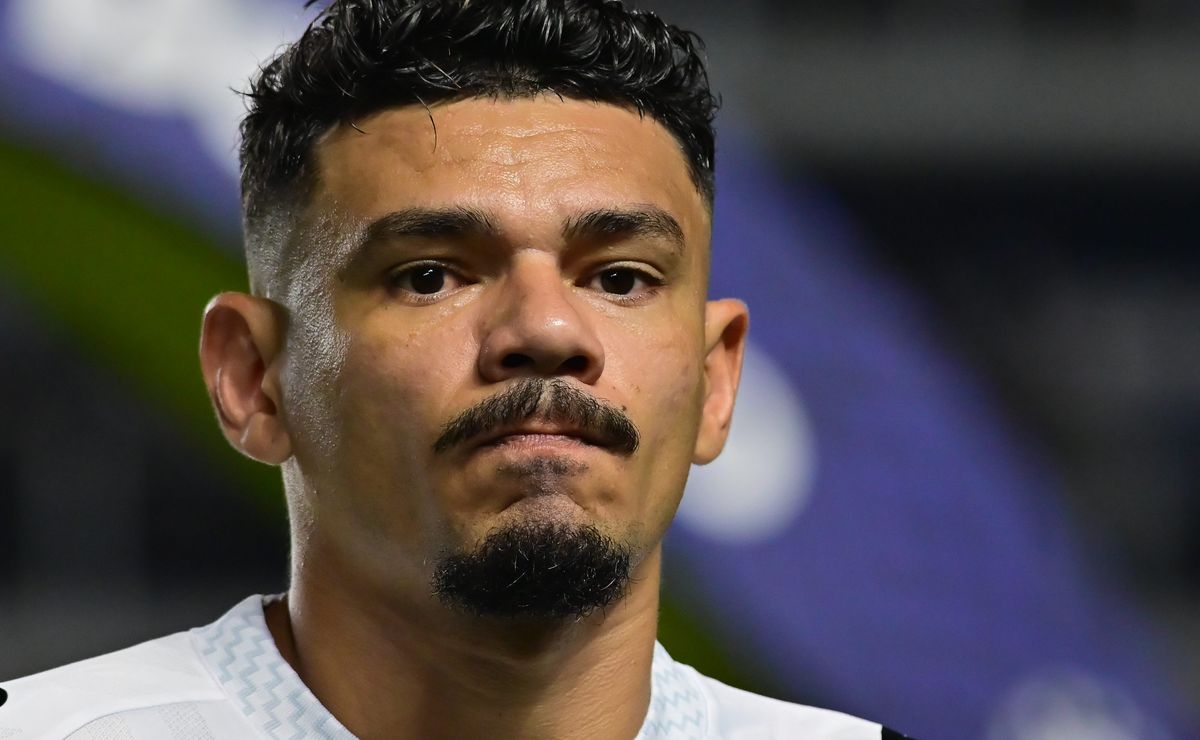 Sem espaço no Santos, Tiquinho Soares é anunciado no Mirassol por empréstimo até o fim da temporada