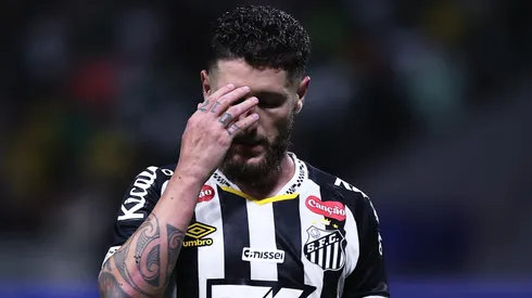 Zé Rafael estaria pensando em deixar o Santos, segundo informação de setorista