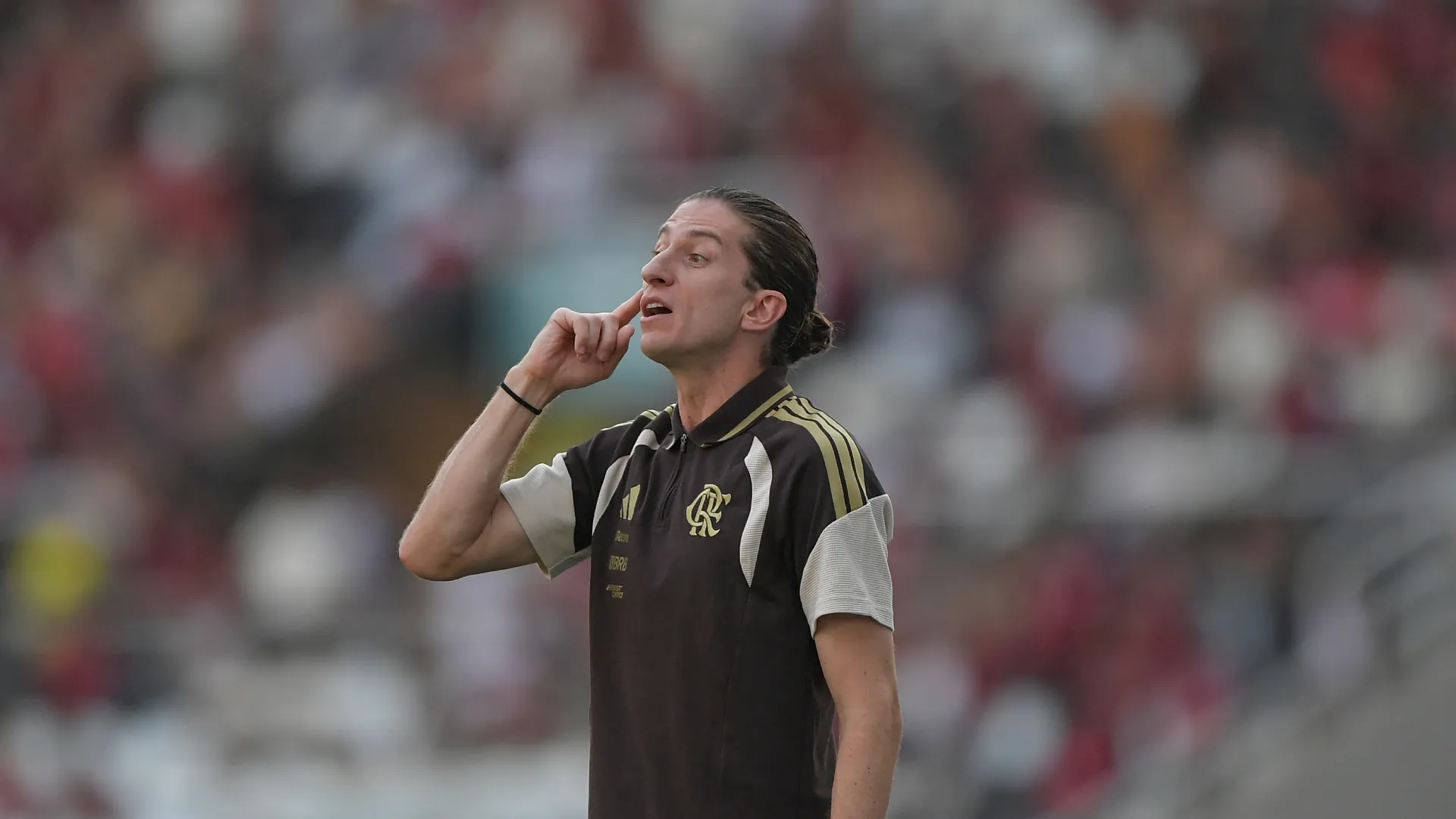 Filipe Luís não vive bom momento no Flamengo – Foto: Thiago Ribeiro/AGIF