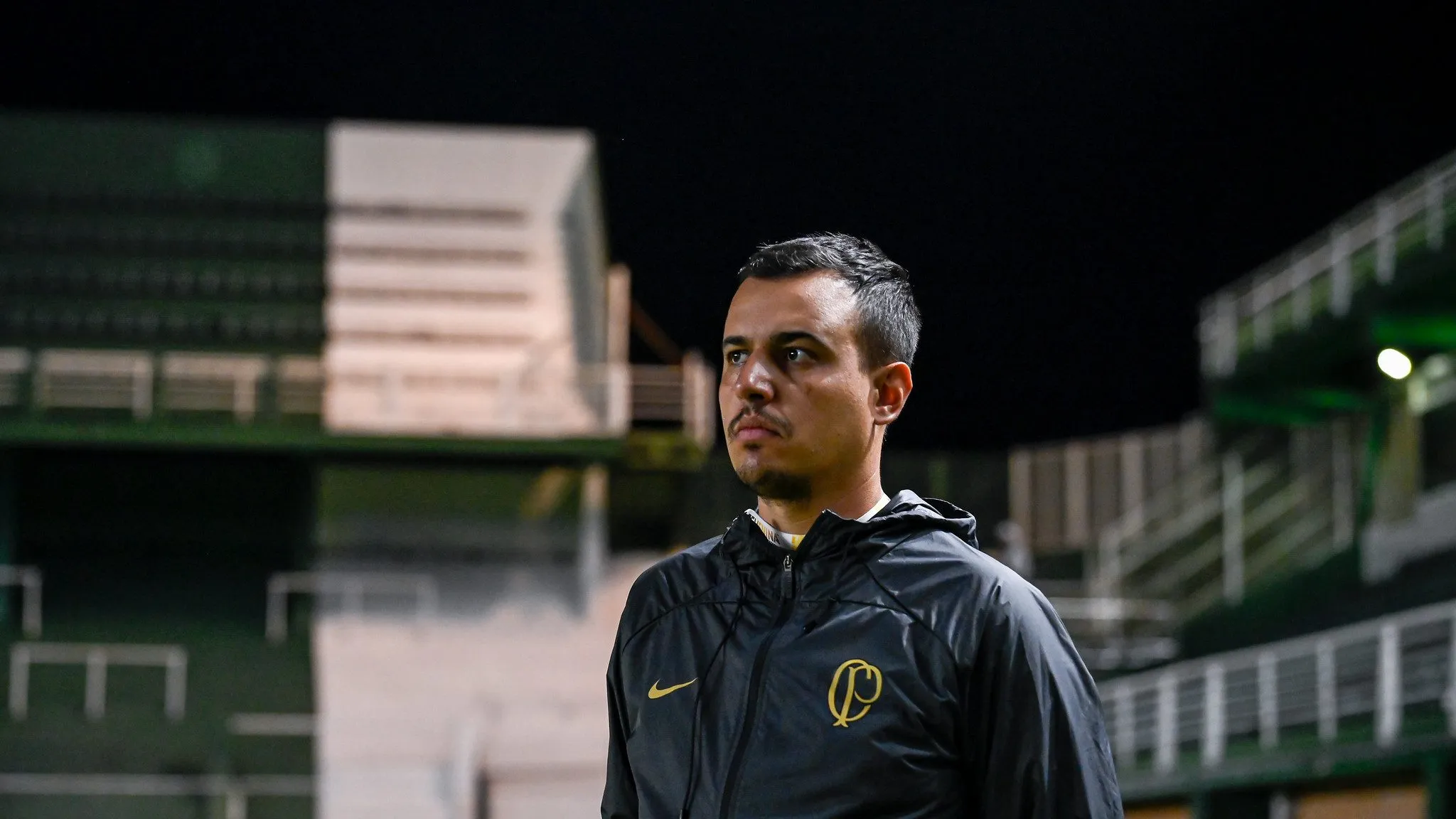 Lucas Piccinato como treinador do Corinthians feminino