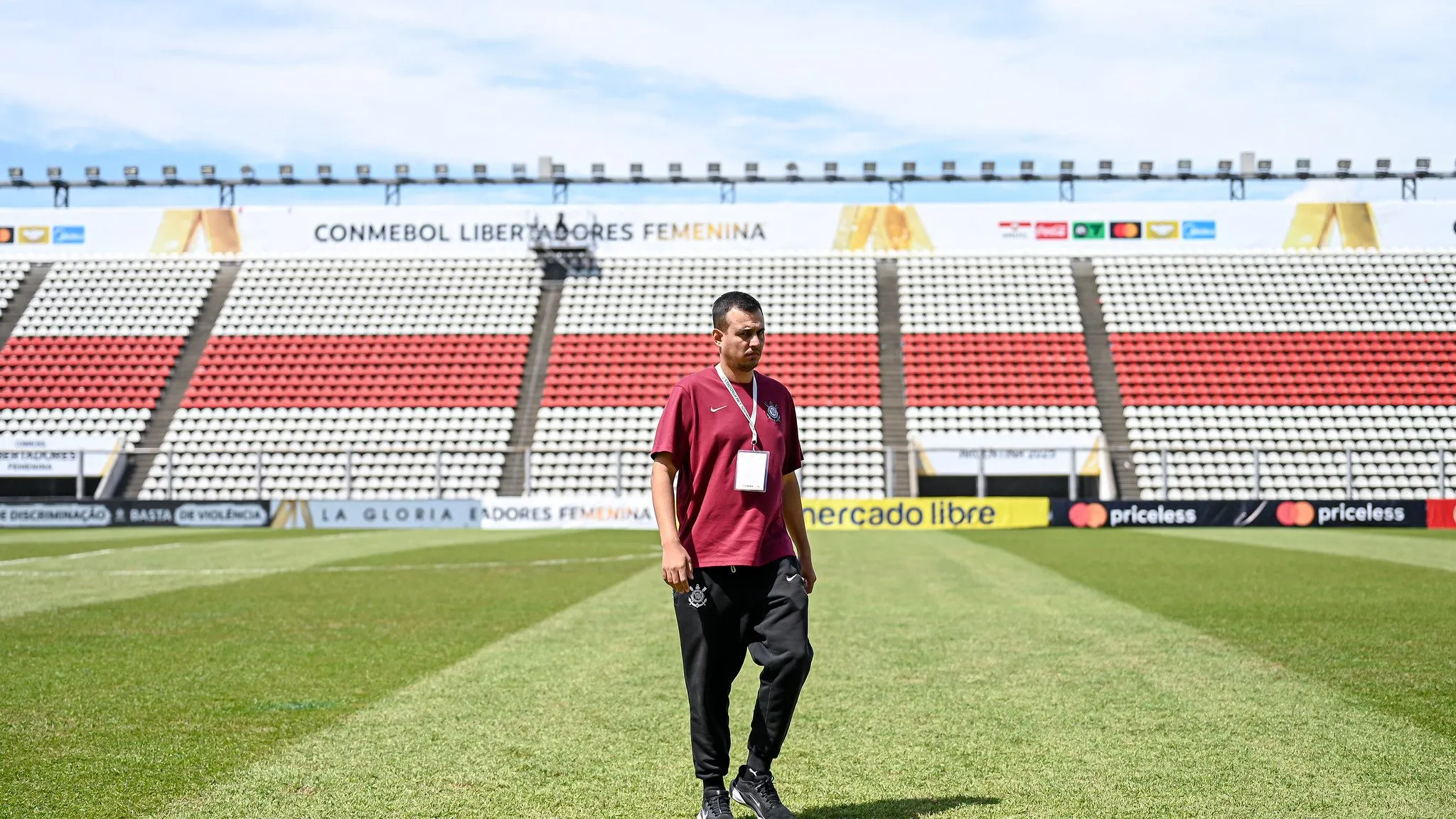 Lucas Piccinato como treinador do Corinthians feminino