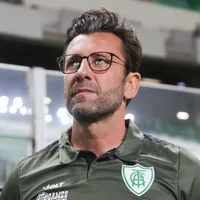 Alberto Valentim prepara mudança dupla na escalação contra o Galo