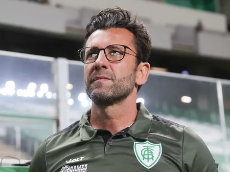 Alberto Valentim prepara mudança dupla na escalação contra o Galo