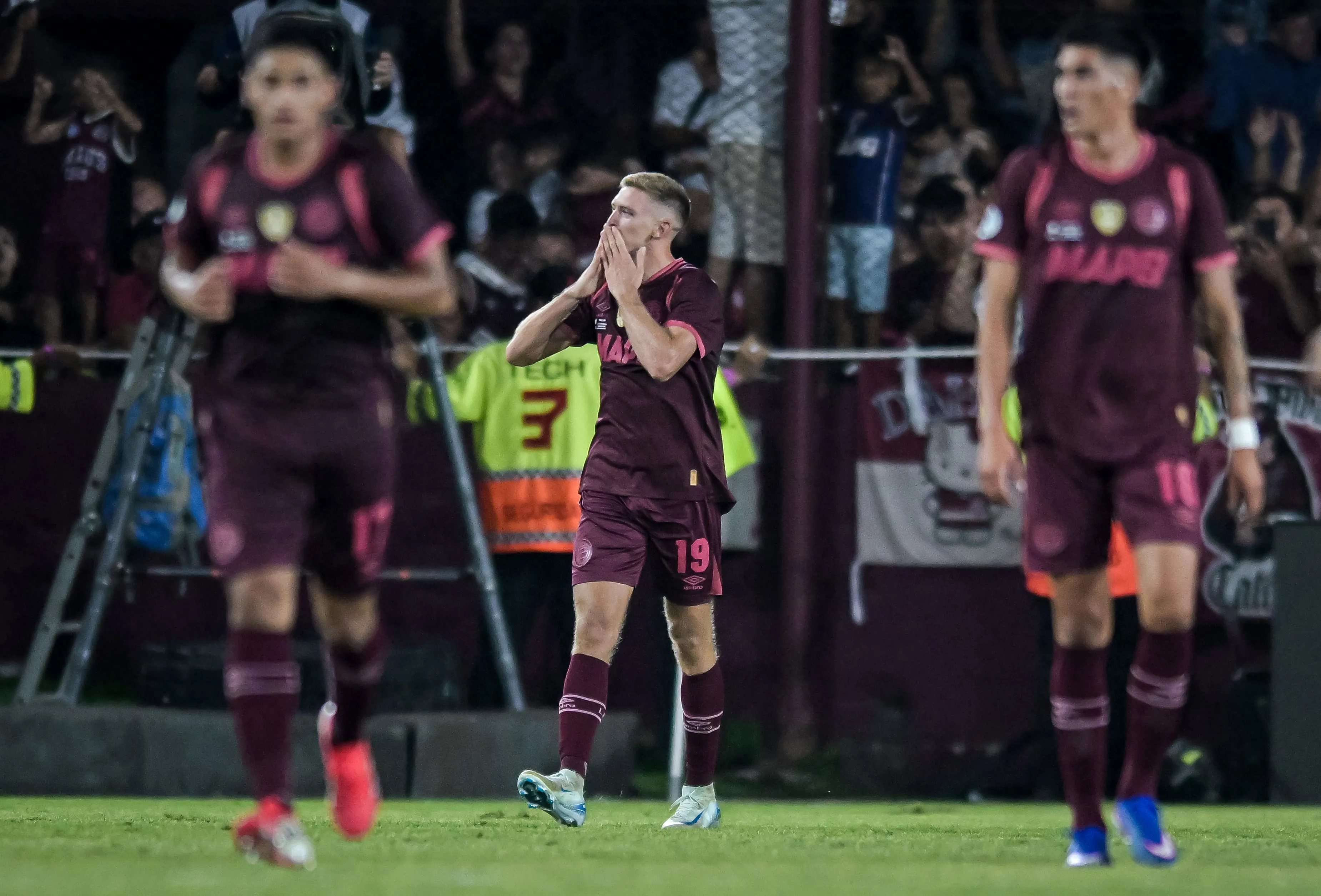 Gol de Rodrigo Castillo dá vantagem do empate para o Lanús na volta da final da Recopa diante do Flamengo – Foto: Marcelo Endelli/Getty Images