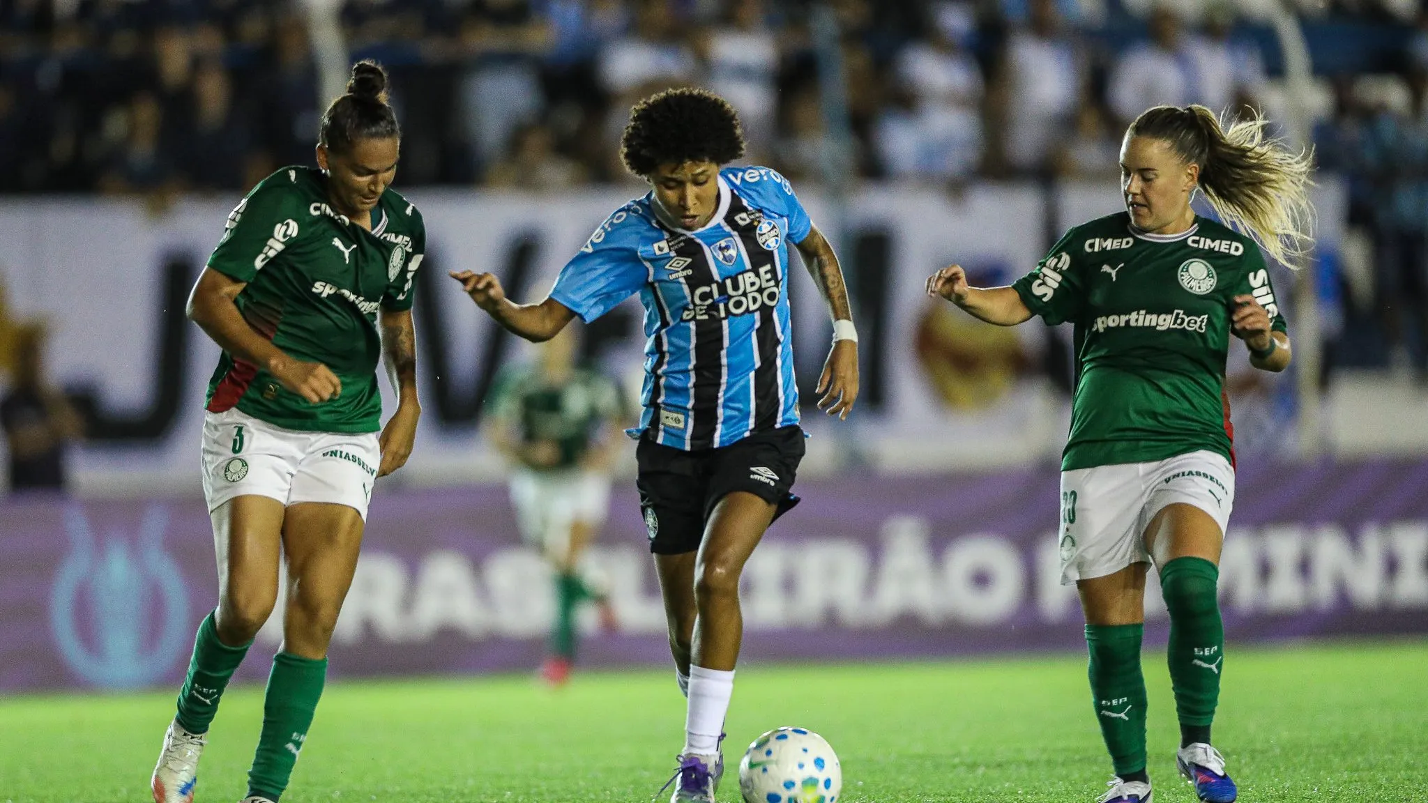Jogadoras do Grêmio e do Palmeiras no Brasileirão Feminino