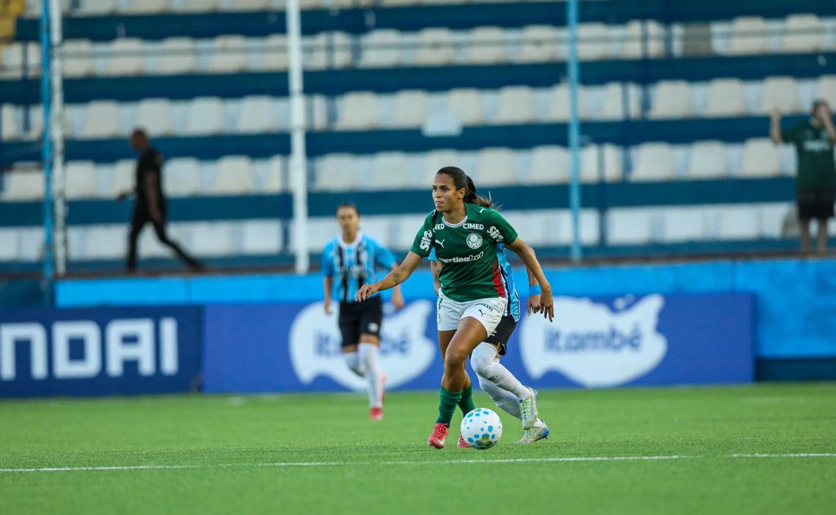 Palmeiras vence o Grêmio fora de casa e segue na liderança do Brasileirão Feminino