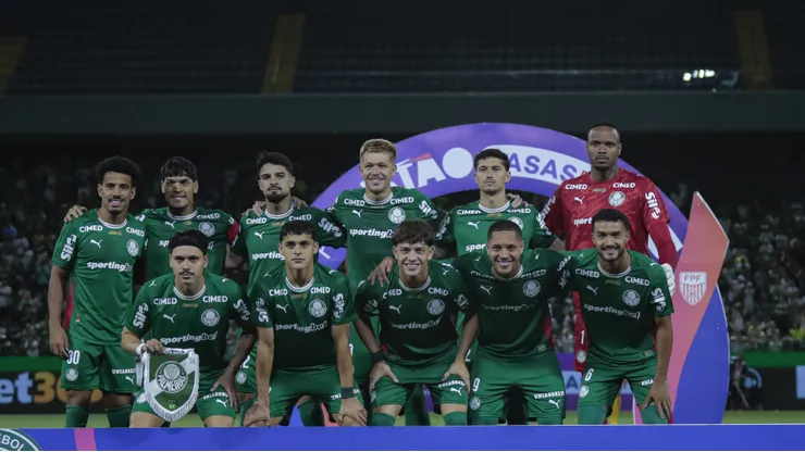 Jogadores do Palmeiras posam para foto antes na partida contra Guarani no estadio Arena Barueri pelo campeonato Paulista 2026. Foto: Marco Miatelo/AGIF
