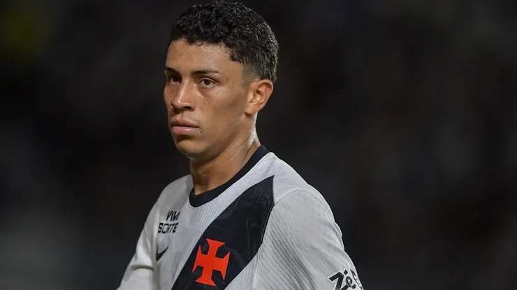 Johan Rojas deve ser a novidade do Vasco para enfrentar o Fluminense - Foto: Thiago Ribeiro/AGIF