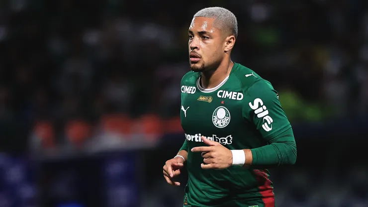 Vitor Roque em campo pelo Palmeiras. Foto: Ettore Chiereguini/AGIF