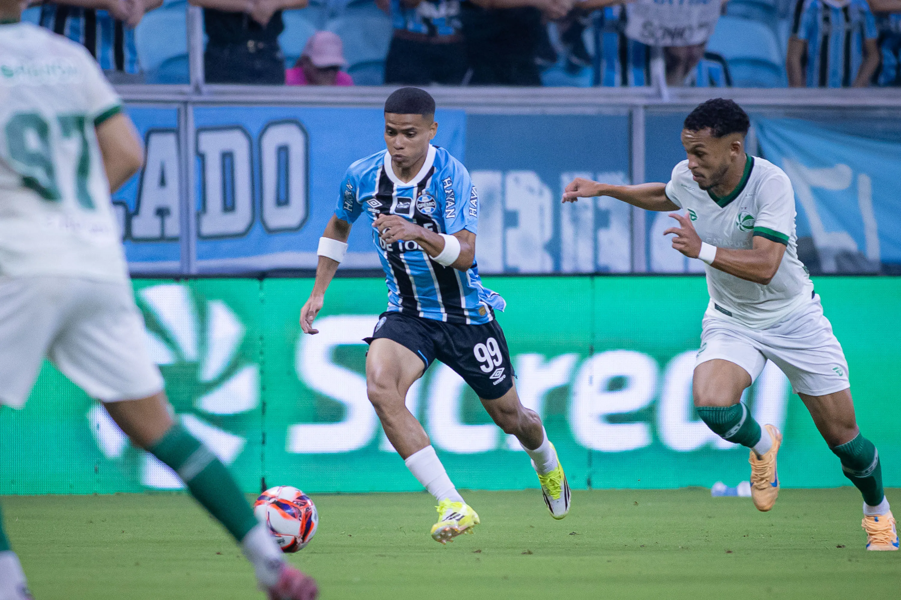 Grêmio tenta resolver pendência por Enamorado. Foto: Maxi Franzoi/AGIF