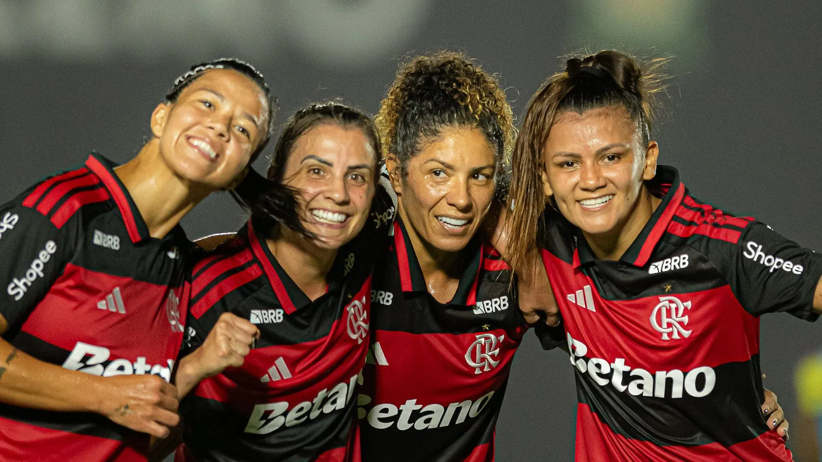 Jogadoras do Flamengo celebram gol no Brasileirão Feminino