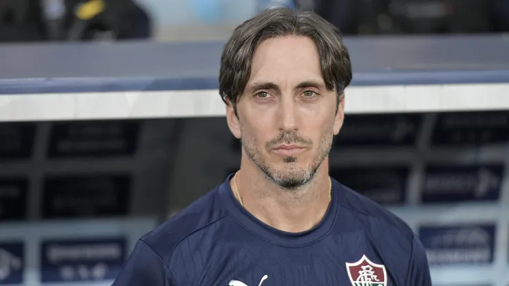RJ - RIO DE JANEIRO - 12/02/2026 - BRASILEIRO A 2026, FLUMINENSE X BOTAFOGO - Luis Zubeldia tecnico do Fluminense durante partida contra o Botafogo no estadio Maracana pelo campeonato Brasileiro A 2026. Foto: Thiago Ribeiro/AGIF