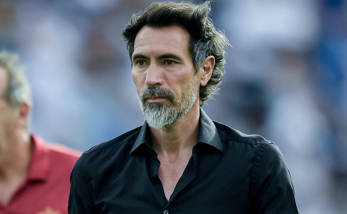 Eduardo Domínguez recebe elogios de jogadores do Estudiantes de La Plata e anima os torcedores do Atlético