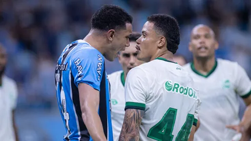 Viery jogador do Gremio discute com jogador Mandaca do Juventude durante partida no estadio Arena do Gremio pelo campeonato Gaucho 2026. Foto: Maxi Franzoi/AGIF