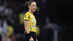 Torcida do São Paulo detona árbitra Daiane Muniz por pênalti não marcado contra o Bragantino. Foto: Marcello Zambrana/AGIF