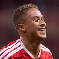 Internacional goleia o Ypiranga com show de Vitinho