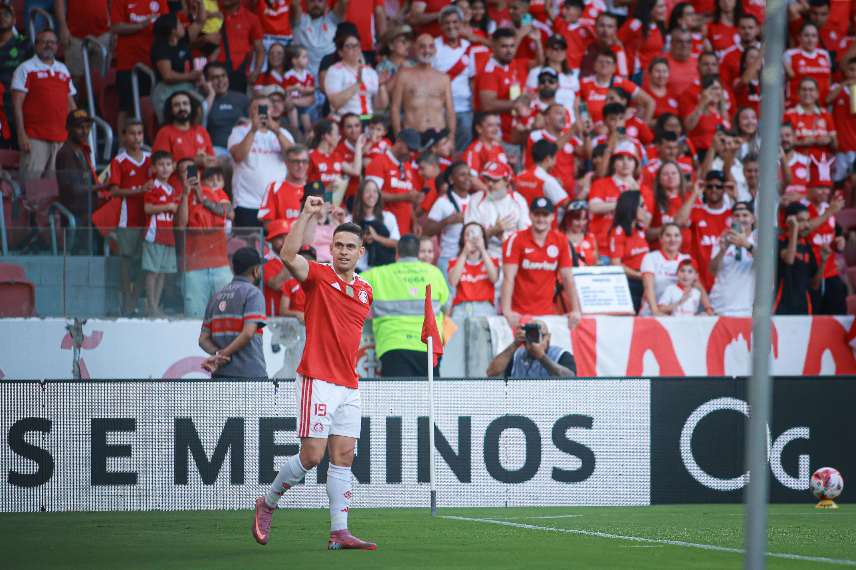 RS – PORTO ALEGRE – 21/02/2026 – GAUCHO 2026, INTERNACIONAL X YPIRANGA – Rafael Borre jogador do Internacional comemora seu gol durante partida contra o Ypiranga no estadio Beira-Rio pelo campeonato Gaucho 2026. Foto: Maxi Franzoi/AGIF