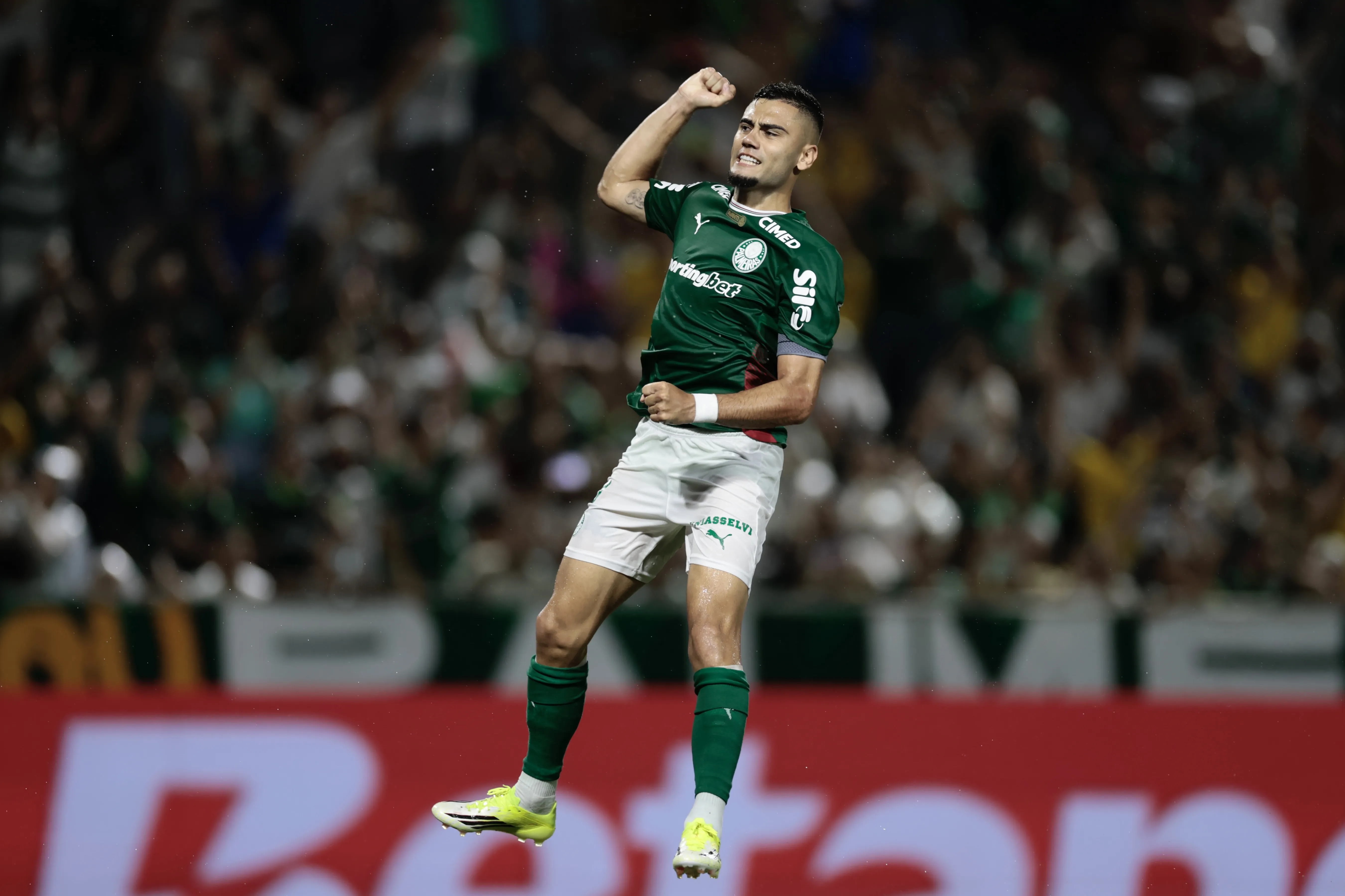 SP – BARUERI – 21/02/2026 – PAULISTA 2026, PALMEIRAS X CAPIVARIANO – Andreas jogador do Palmeiras comemora seu gol durante partida contra o Capivariano no estadio Arena Barueri pelo campeonato Paulista 2026. Foto: Marcello Zambrana/AGIF