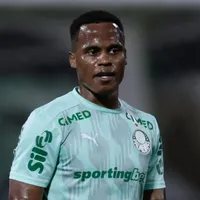 Jhon Árias sofre pênalti em sua estreia