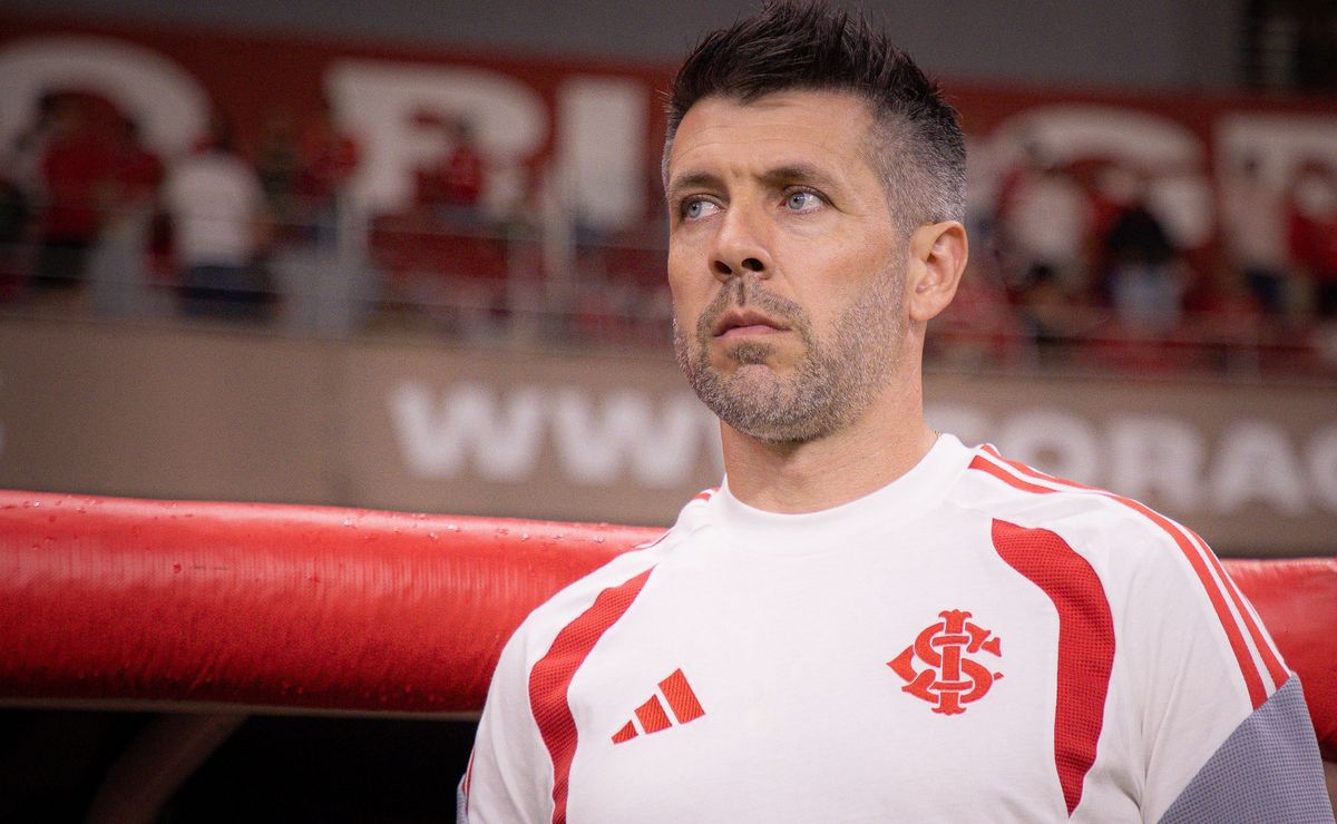 Pezzolano choca ao declarar o Grêmio favorito ao Gauchão após classificação do Internacional para a final