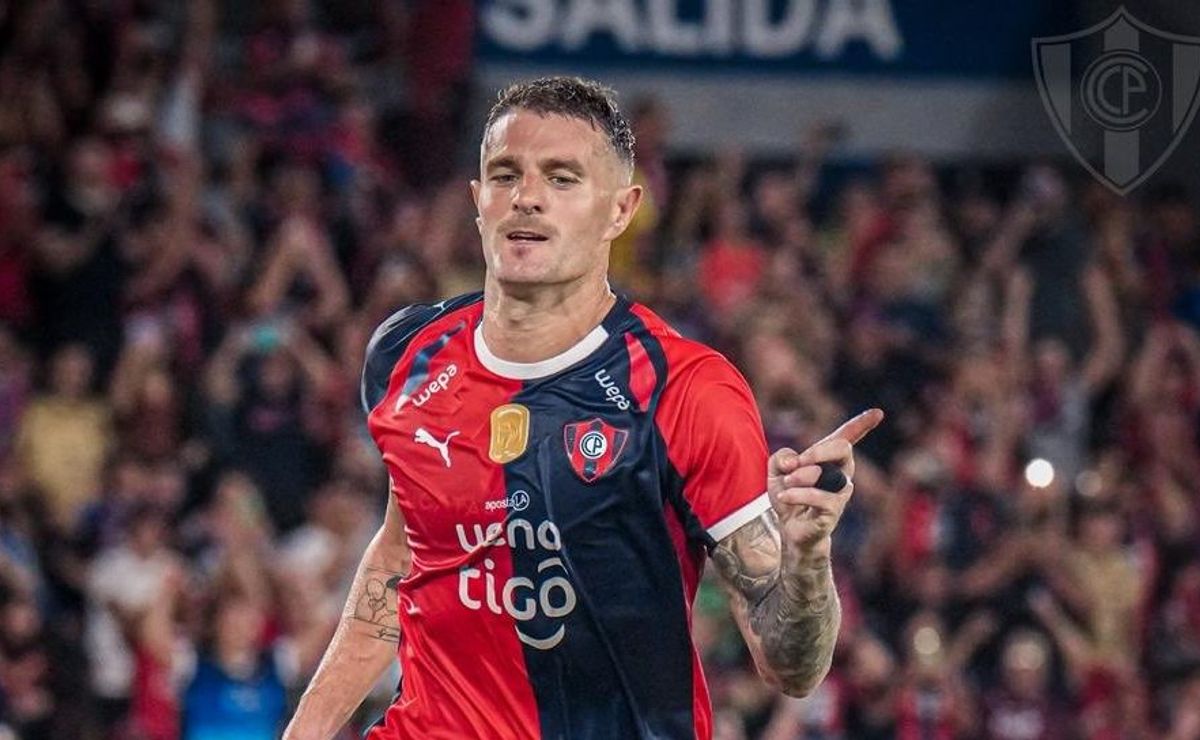 Vegetti vive drama no início da passagem pelo Cerro Porteño-PAR e torcida do Vasco repercute