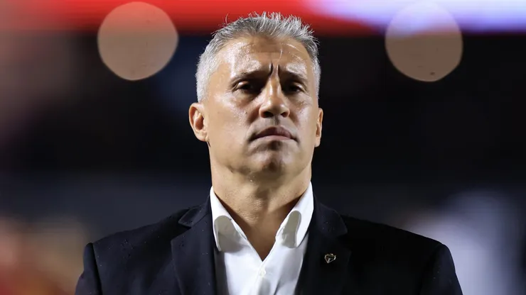 Hernán Crespo é demitido do São Paulo.
