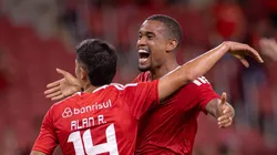 Alerrandro comemorando seu primeiro tento pelo Clube do Povo