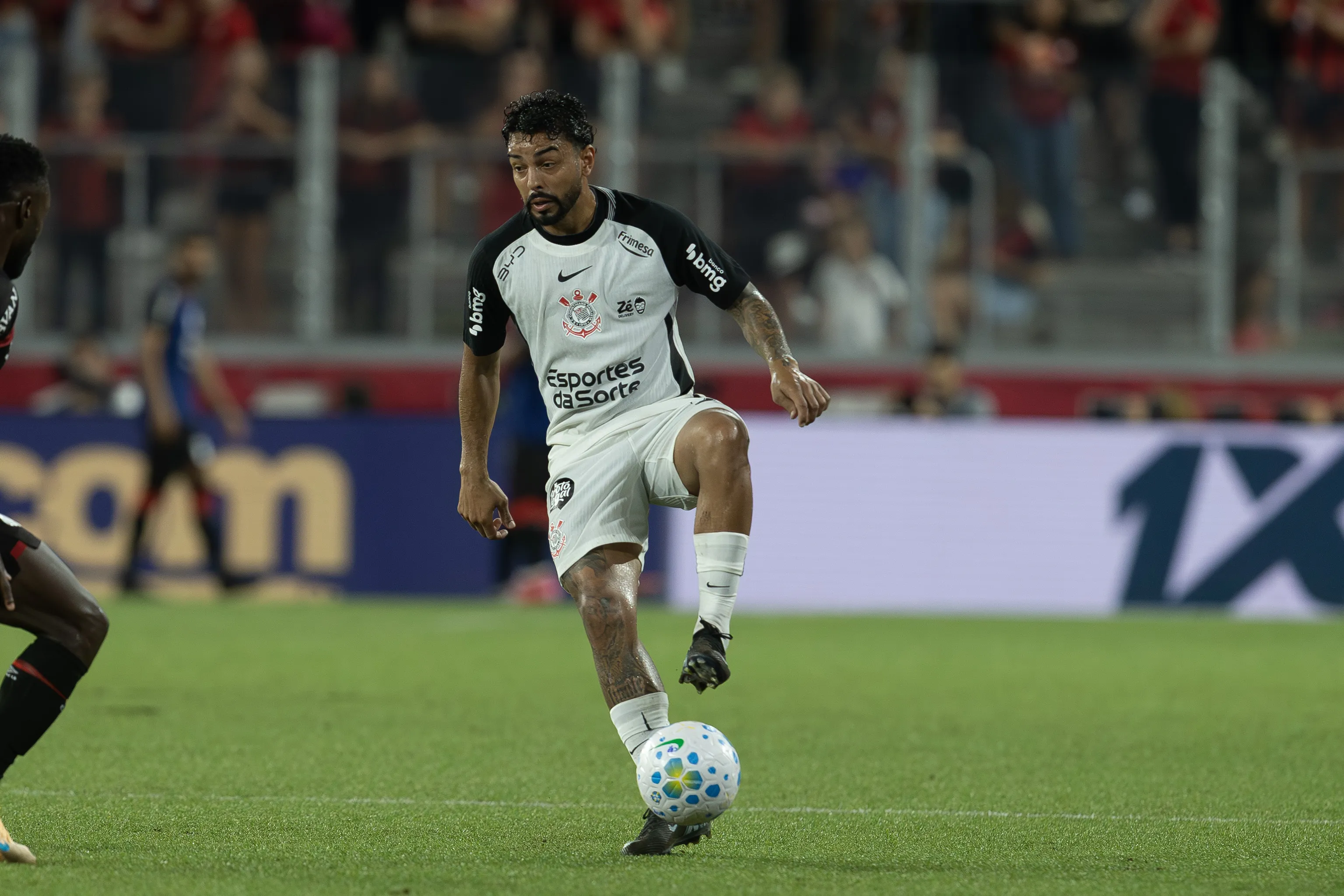 Matheus Bidu durante partida pelo Corinthians. Foto: Hedeson Alves/AGIF